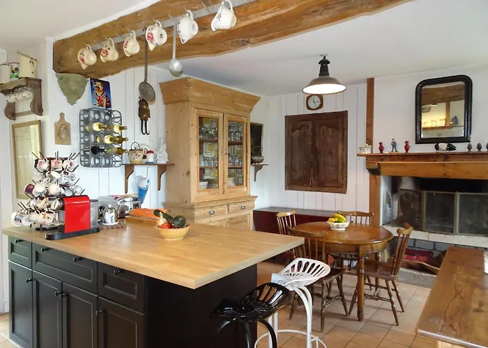 In Normandy Near Portbail بيت للعطل *