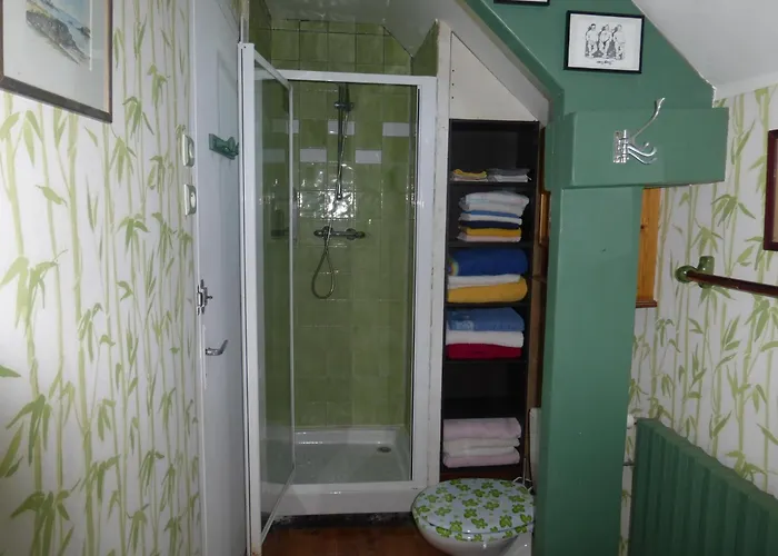 In Normandy Near Portbail بيت للعطل